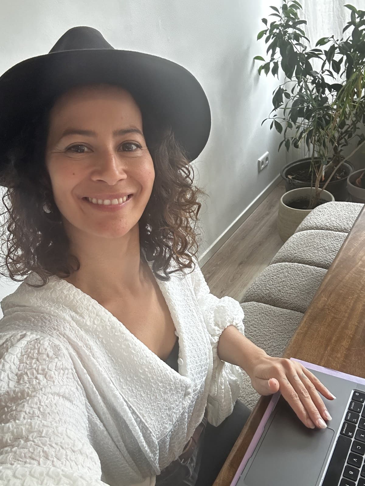 Sabrina Leidelmeijer, doula en hypnobirthing-trainer bij PUUR Zwanger